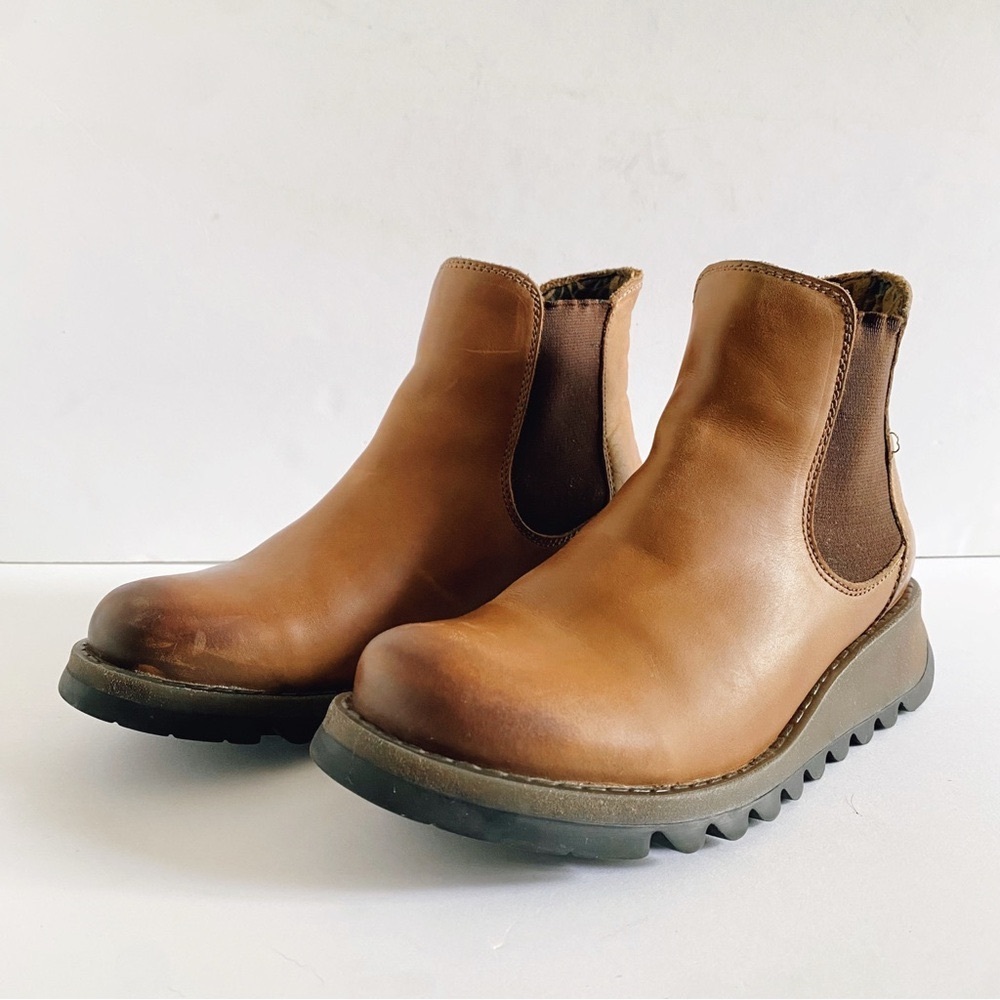 FLY LONDON Salv Chelsea Boots